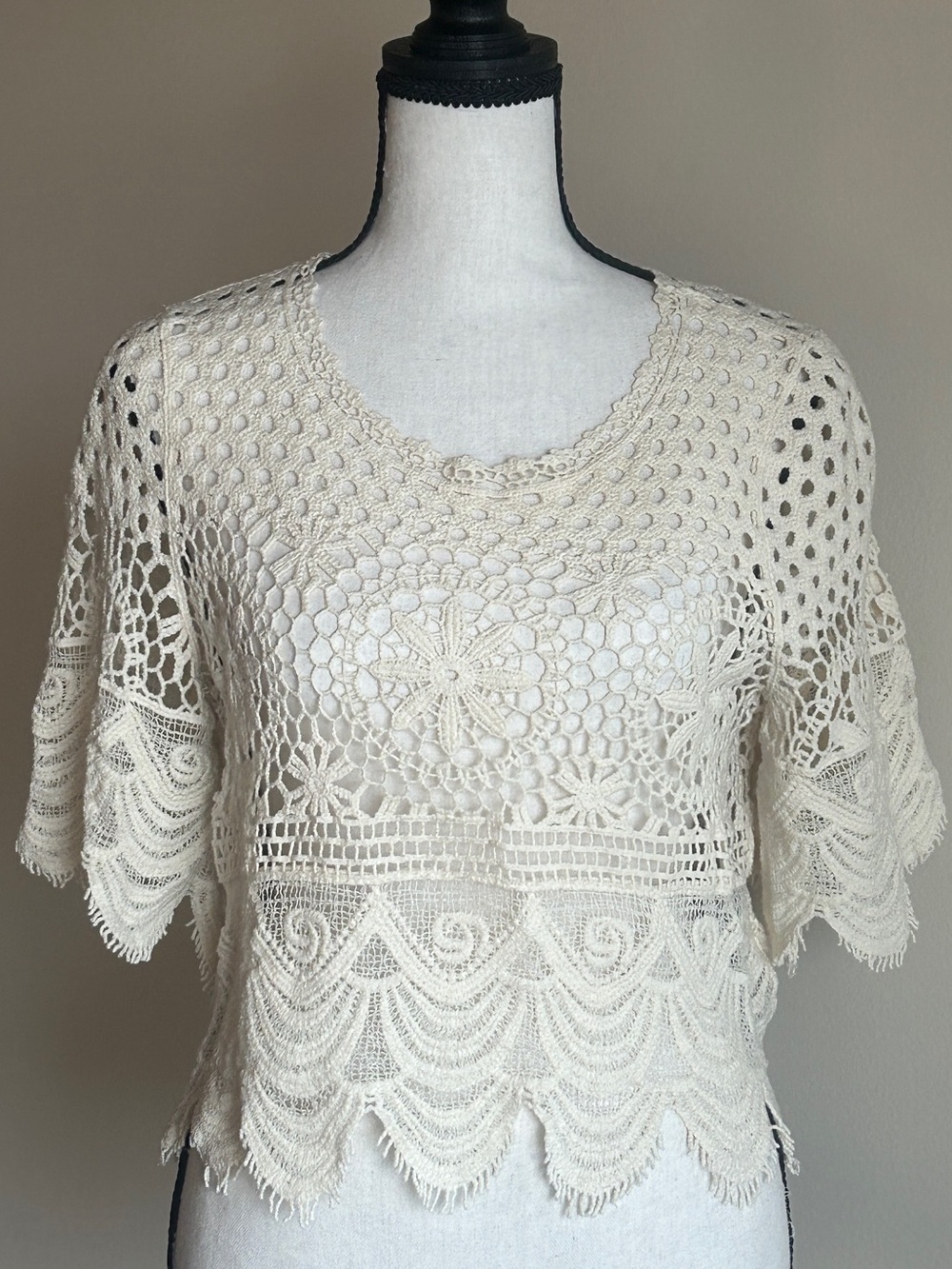 Rebellion Again Crochet Lace Short Sleeve Top in Cream Medium